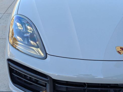 Used 2022 Porsche Cayenne Turbo S image 12