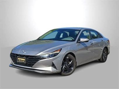 Certified 2022 Hyundai Elantra SEL w/ Convenience Package