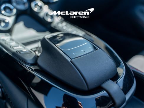 Used 2022 Aston Martin V8 Vantage Roadster RWD image 18