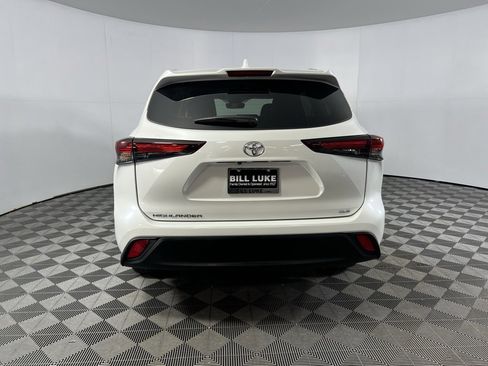 Used 2025 Toyota Highlander XLE image 8