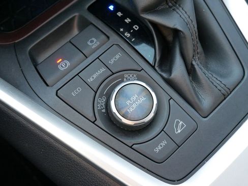 Used 2020 Toyota RAV4 Limited AWD/4WD image 25