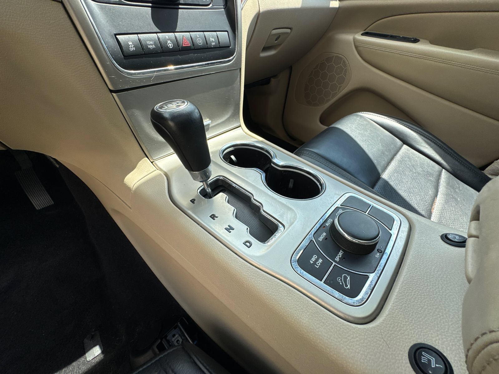 Used 2011 Jeep Grand Cherokee Limited w/ Luxury Group II AWD/4WD image 29