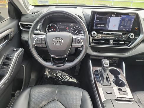 Used 2021 Toyota Highlander Platinum image 18