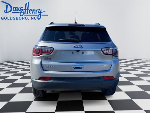 Used 2024 Jeep Compass Latitude image 4