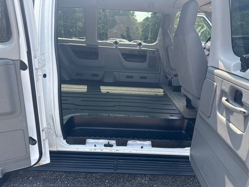 Used 2013 Ford E-350 and Econoline 350 XLT RWD image 23