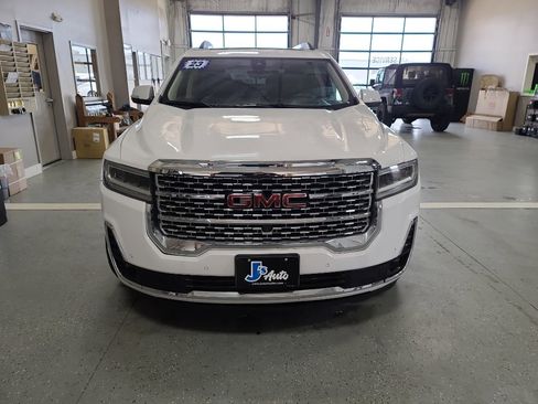 Used 2023 GMC Acadia Denali w/ Denali Technology Package image 3