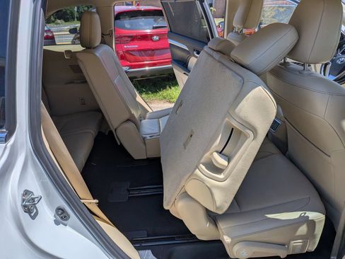 Used 2019 Toyota Highlander XLE AWD/4WD image 46
