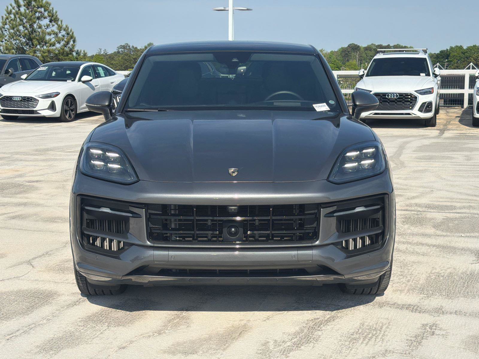 Used 2024 Porsche Cayenne S AWD/4WD image 2