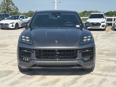 Used 2024 Porsche Cayenne S AWD/4WD image 2