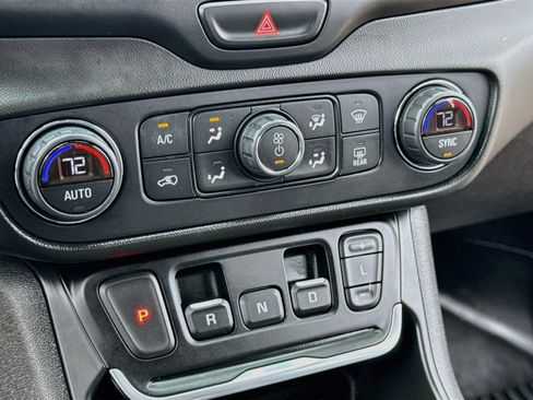 Used 2020 GMC Terrain SLT w/ Preferred Package AWD/4WD image 19