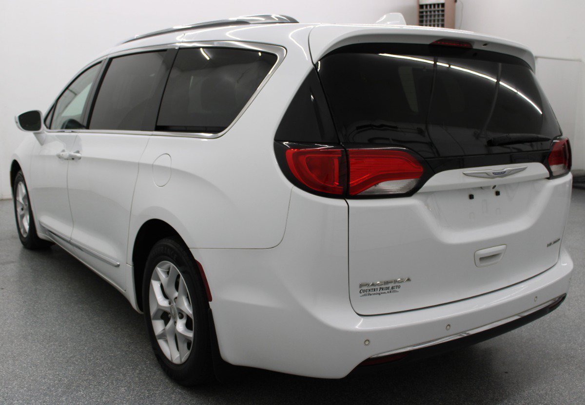 Used 2020 Chrysler Pacifica Limited FWD image 6