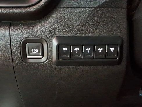 Used 2023 Chevrolet Silverado 2500 Custom w/ Custom Convenience Package image 20