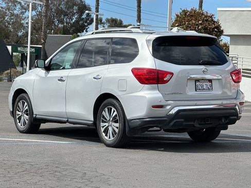 Used 2020 Nissan Pathfinder S FWD image 3