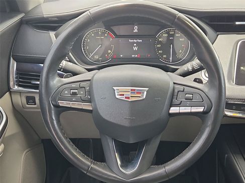 Certified 2023 Cadillac XT4 Luxury w/ Cold Weather Package FWD image 15