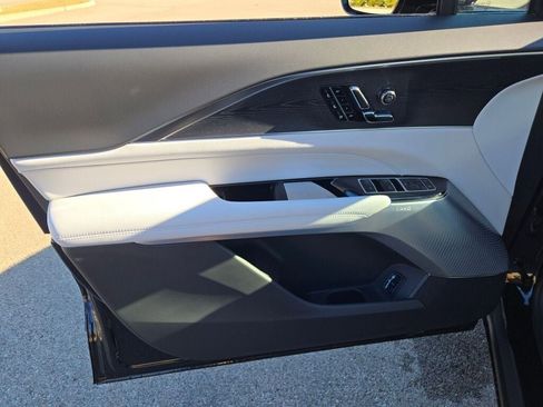 New 2026 Cadillac Lyriq Premium Luxury image 23