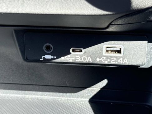 Used 2025 Subaru Crosstrek 2.0i Premium image 27