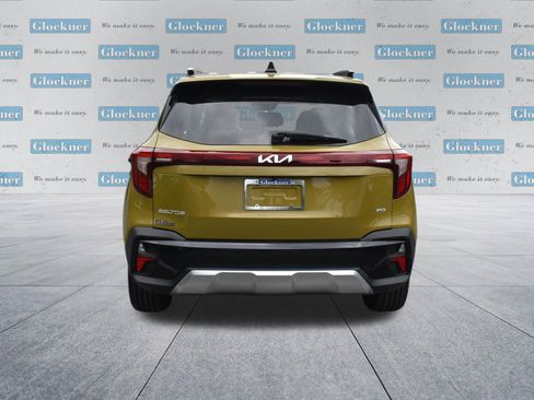 Used 2024 Kia Seltos SX w/ SX Sunroof Package AWD/4WD image 7