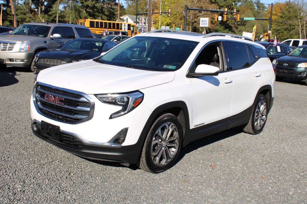 Used 2021 GMC Terrain SLT w/ Infotainment Package II AWD/4WD image 2