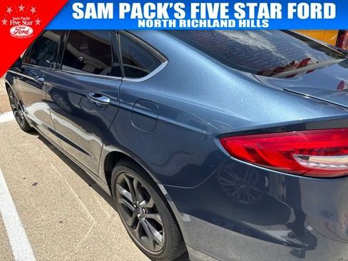 Used 2018 Ford Fusion SE w/ Equipment Group 201A FWD image 4