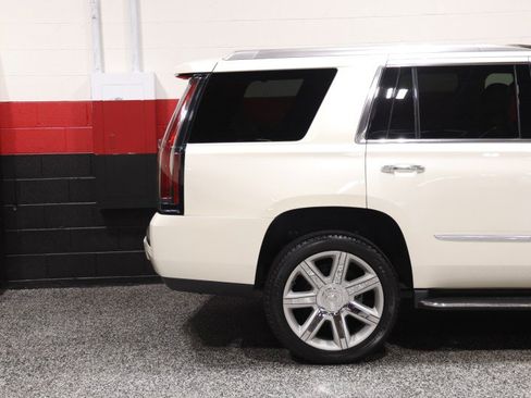 Used 2015 Cadillac Escalade Luxury AWD/4WD image 5