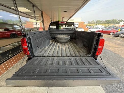 Used 2019 Chevrolet Colorado LT w/ Redline Special Edition AWD/4WD image 19