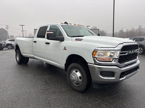 Used 2024 RAM 3500 Tradesman w/ Chrome Appearance Group image 8