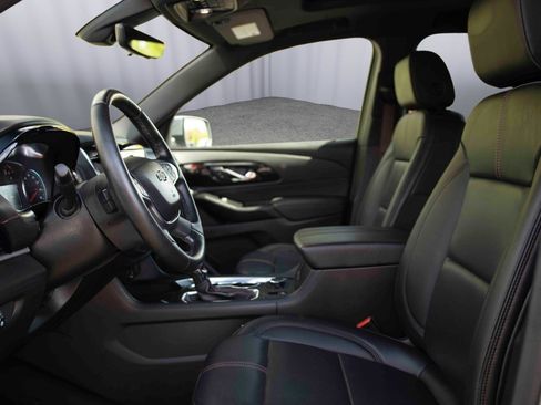 Used 2023 Chevrolet Traverse RS AWD/4WD image 2