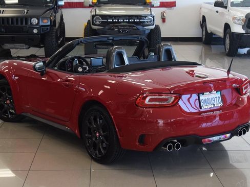 Used 2020 FIAT 124 Spider Abarth w/ Convenience Group RWD image 13