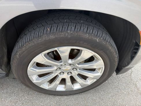 Used 2021 Chevrolet Suburban Premier AWD/4WD image 3