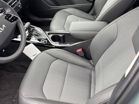 New 2026 Kia Niro EX FWD image 9