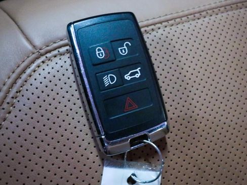 Used 2023 Land Rover Defender 110 V8 image 28