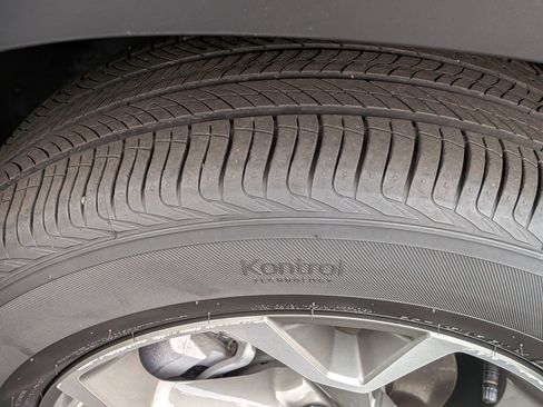 Certified 2025 Chevrolet Trax LT w/ LT Convenience Package image 12