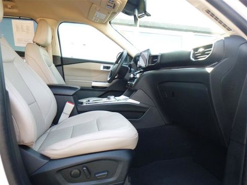 Used 2024 Ford Explorer Limited image 12