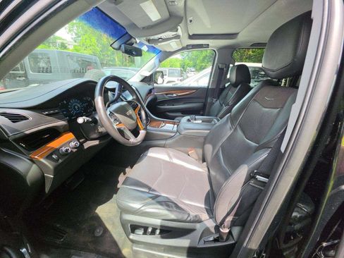 Used 2018 Cadillac Escalade ESV Luxury AWD/4WD image 5