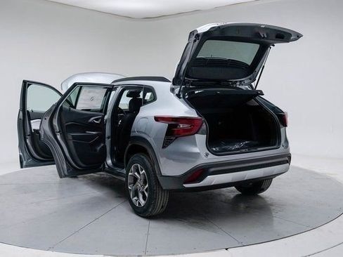 New 2026 Chevrolet Trax LT w/ Driver Confidence Package FWD image 20