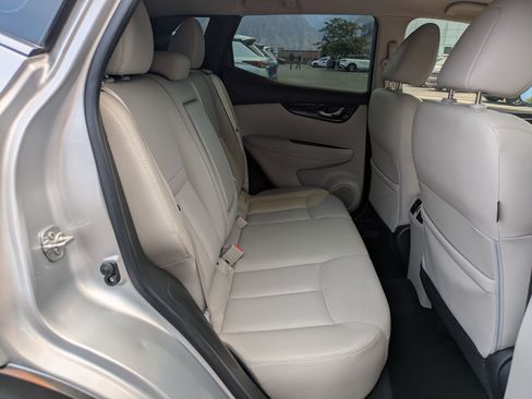 Used 2018 Nissan Rogue Sport SL AWD/4WD image 32