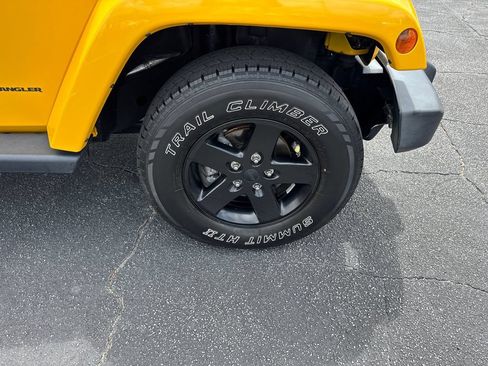 Used 2015 Jeep Wrangler Unlimited Sahara AWD/4WD image 13