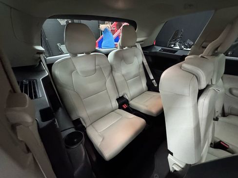 Used 2018 Volvo XC90 T6 Momentum w/ Momentum Plus Package AWD/4WD image 21