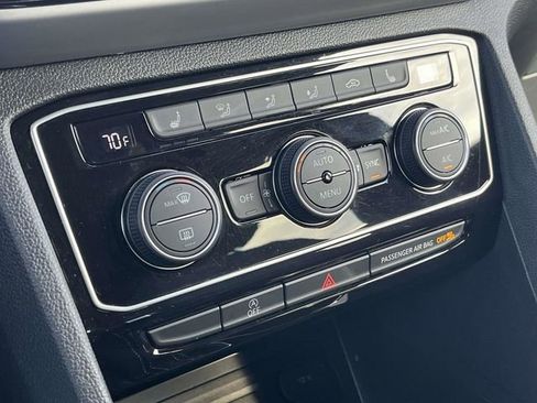 Used 2022 Volkswagen Atlas Cross Sport SE image 31