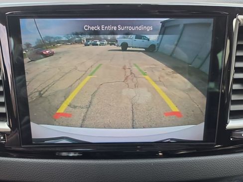 Used 2023 Chrysler Pacifica Touring-L FWD image 25