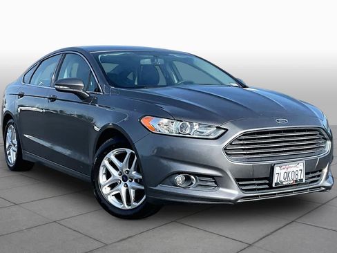 Used 2013 Ford Fusion SE FWD image 2