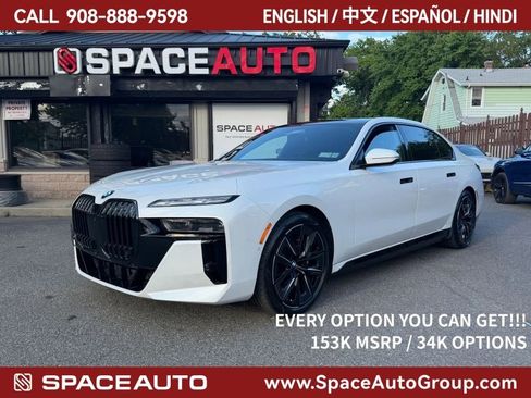 Used 2023 BMW i7 xDrive60 AWD/4WD image 1