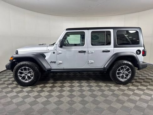 Used 2024 Jeep Wrangler Unlimited Sport AWD/4WD image 7