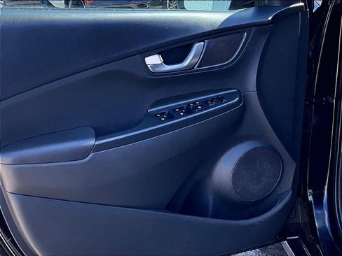 Used 2023 Hyundai Kona SE image 9