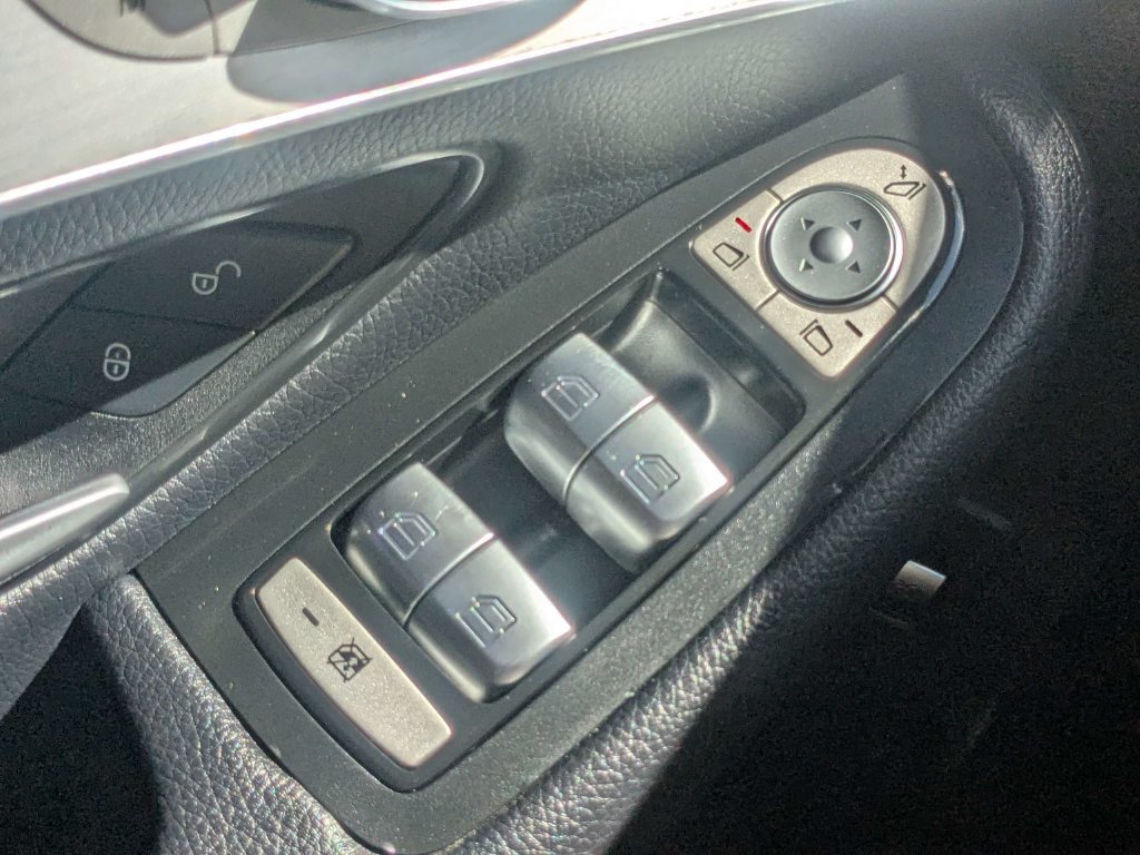 Used 2020 Mercedes-Benz GLC 300 image 30