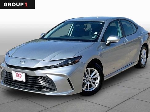 Used 2025 Toyota Camry LE FWD image 1