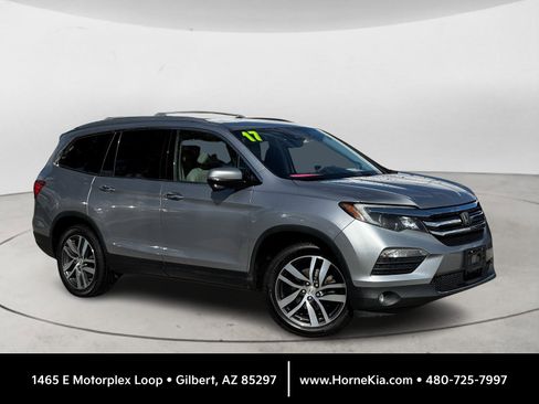 Used 2017 Honda Pilot Touring image 1