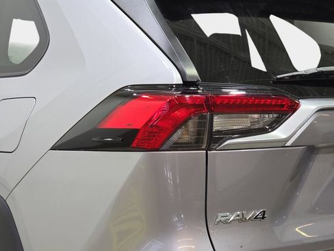 Used 2021 Toyota RAV4 XLE w/ Carpet Mat Package (TMS) image 34