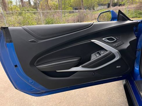 Used 2017 Chevrolet Camaro SS image 10