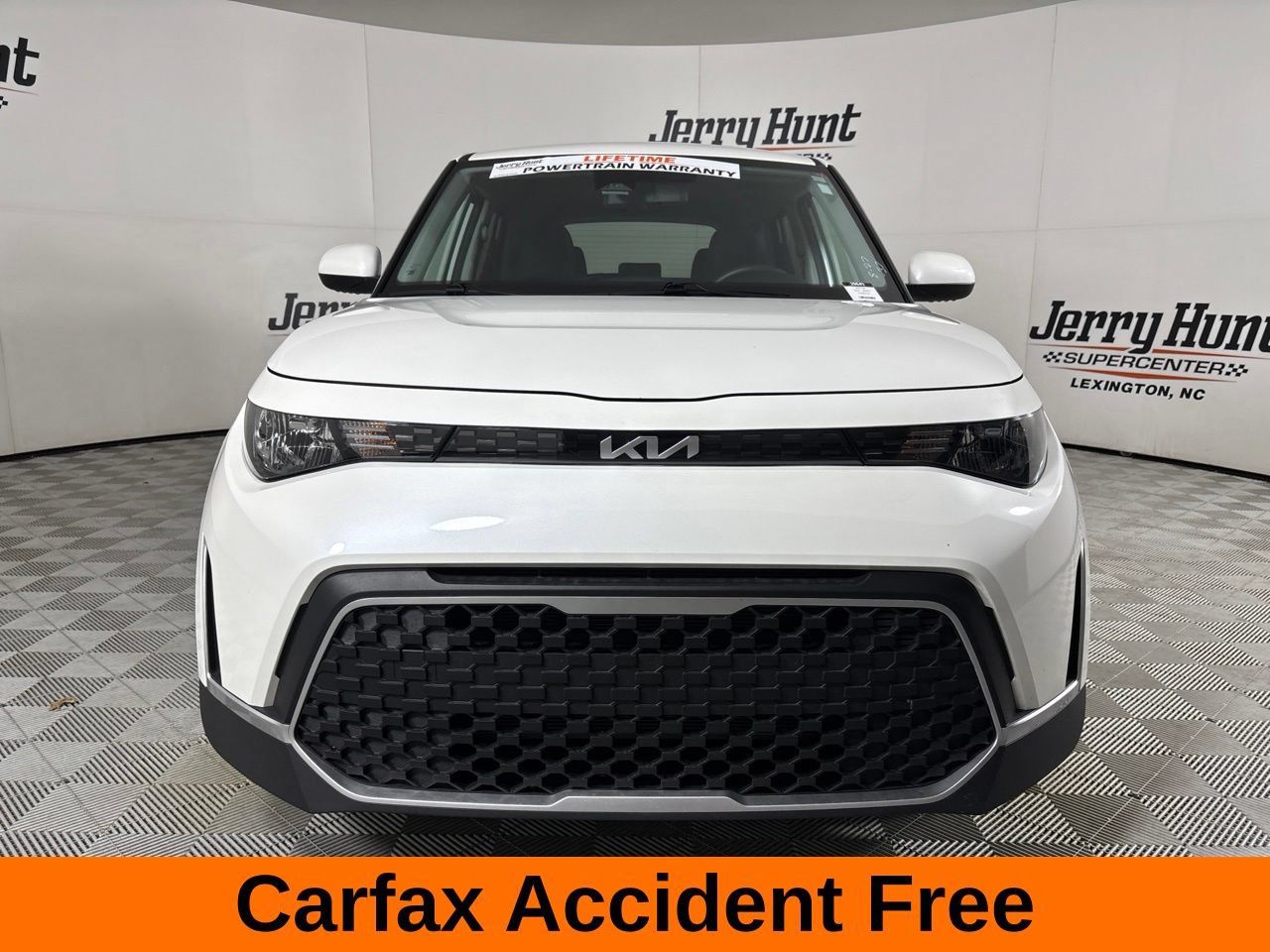 Used 2025 Kia Soul LX w/ LX Technology Package FWD image 3